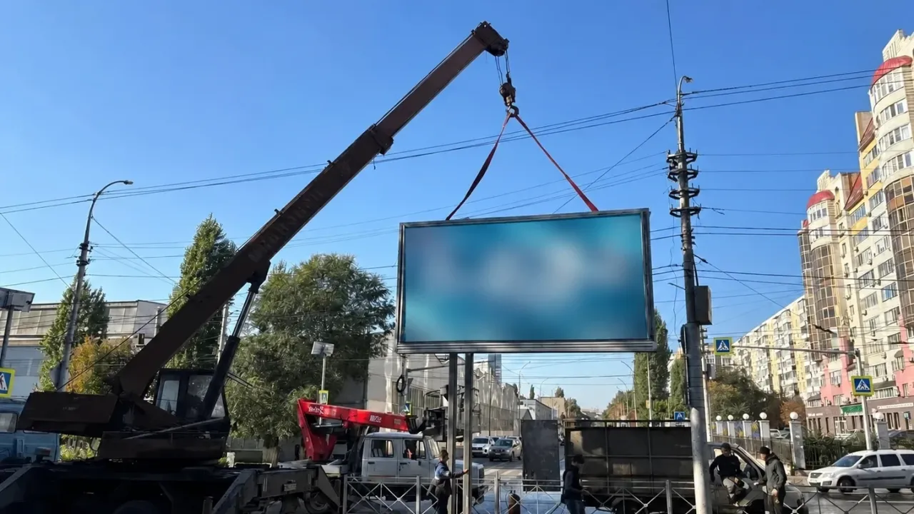 В Саратове и Энгельсском районе продолжают демонтировать незаконные конструкции — Саратов Сейчас