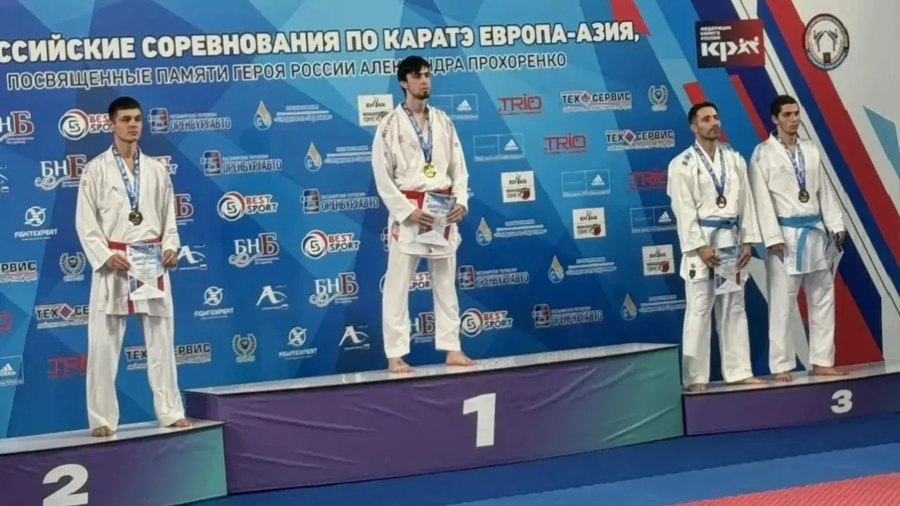 Саратовские каратисты завоевали шесть медалей на всероссийских соревнованиях — Саратов Сейчас