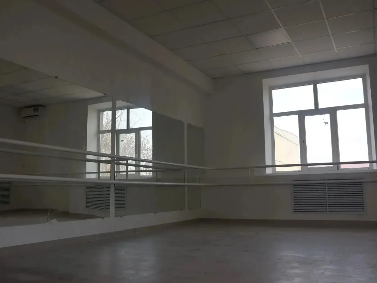 В Кочубеевском округе продолжается капитальный ремонт районного Дворца культуры