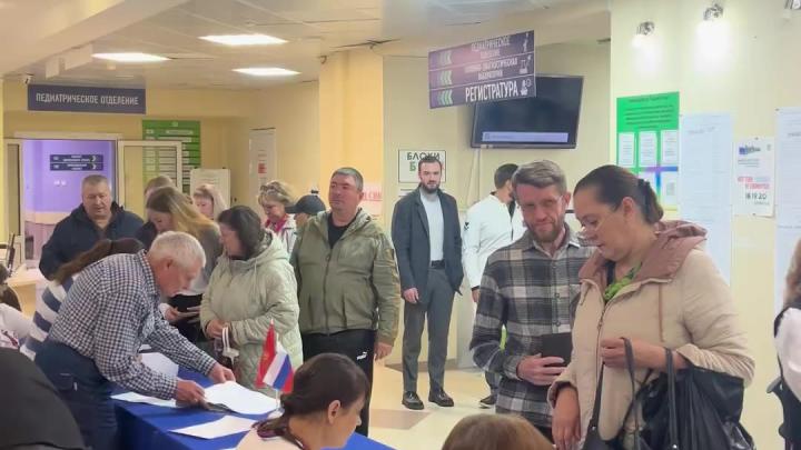 В Тюмени к 8:30 на избирательных участках уже активно голосуют — Тюмень Сейчас