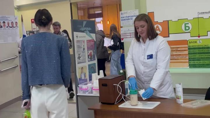 На выборах в Тюмени посетителям участков предлагают кислородный коктейль — Тюмень Сейчас