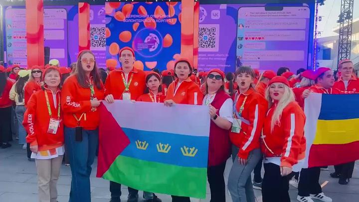 Волонтеры Тюменской области встречают участников Международного фестиваля молодежи — Тюмень Сейчас