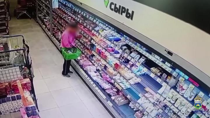 В Тюмени задержали подозреваемую в краже товаров из магазина на Широтной — Тюмень Сейчас