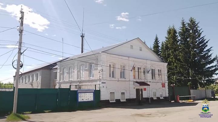 В Омутинском у местной жительницы списали более 80 тысяч рублей с карт — Тюмень Сейчас