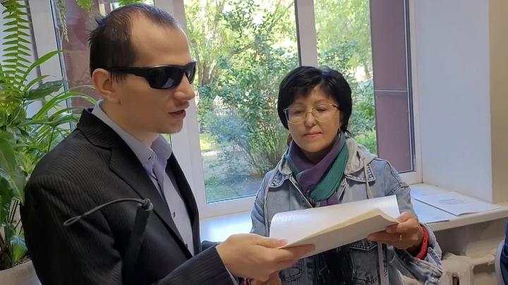 На УИК №2253 подготовили памятки со шрифтом Брайля для слабовидящих избирателей — Тюмень Сейчас