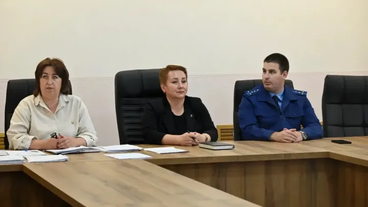 Прокурор Омутинского района принял участие в заседании комиссии по делам несовершеннолетних — Тюмень Сейчас