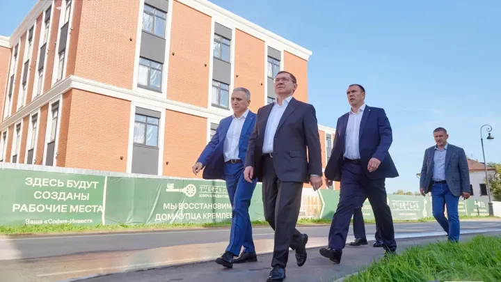 Губернатор Александр Моор и Владимир Якушев оценили развитие Тобольска — Тюмень Сейчас