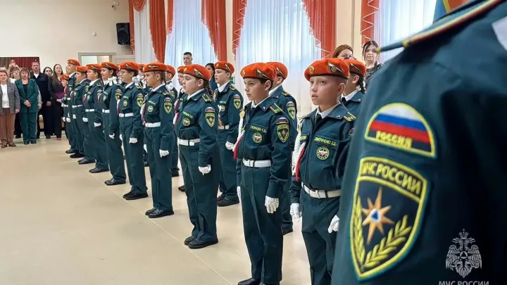В Омутинском пятнадцать школьников приняли присягу кадета МЧС России — Тюмень Сейчас