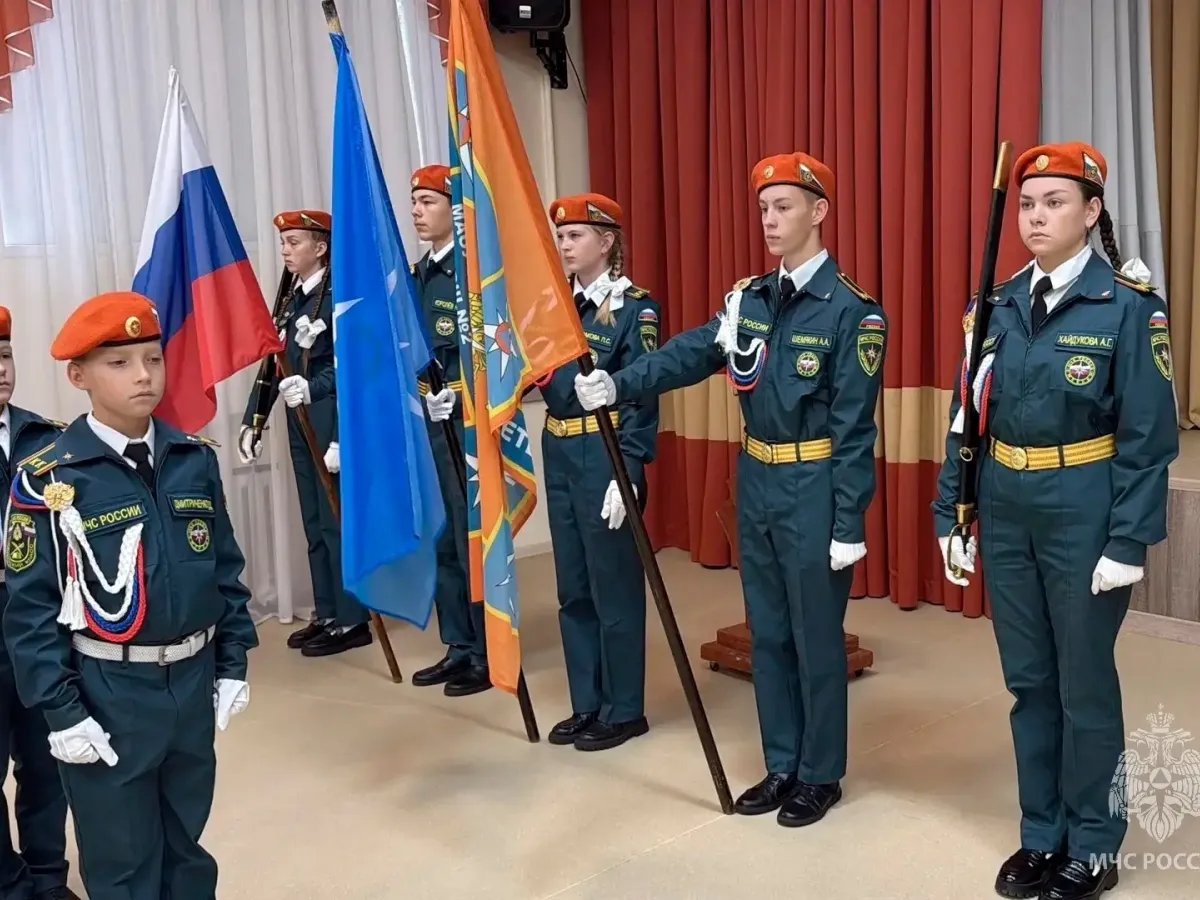 В Омутинском пятнадцать школьников приняли присягу кадета МЧС России