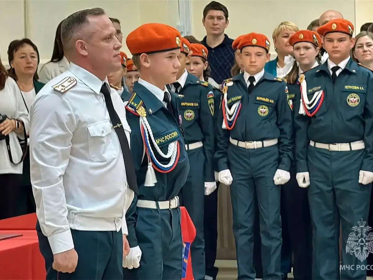 В Омутинском пятнадцать школьников приняли присягу кадета МЧС России