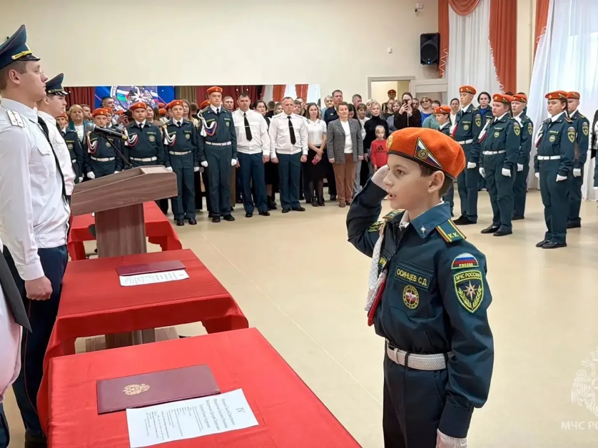 В Омутинском пятнадцать школьников приняли присягу кадета МЧС России