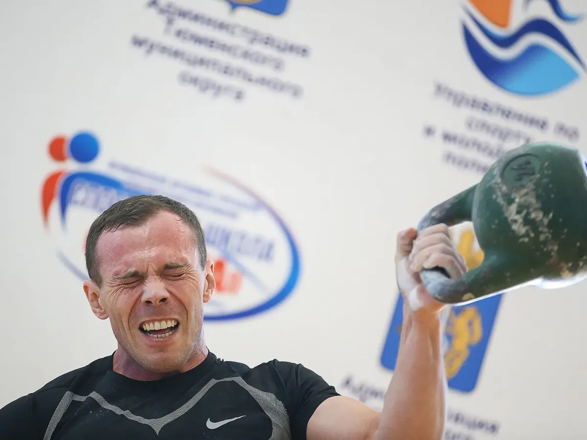 Названы призеры соревнований по гиревому спорту в нескольких весовых категориях