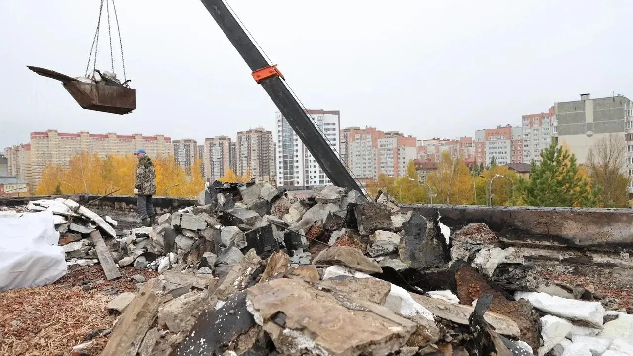 Первый корпус школы № 65 восстанавливают после пожара — Тюмень Сейчас