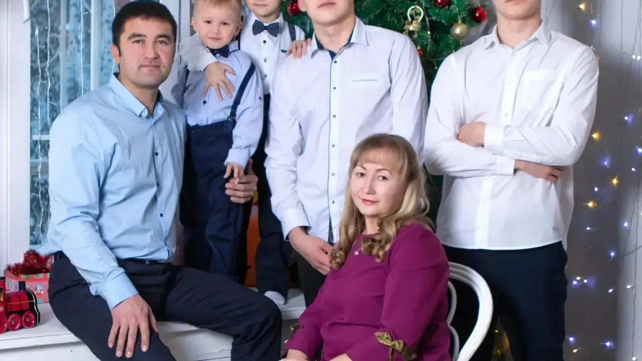 Семью Халиловых из Тобольска наградили медалью ордена «Родительская слава» — Тюмень Сейчас