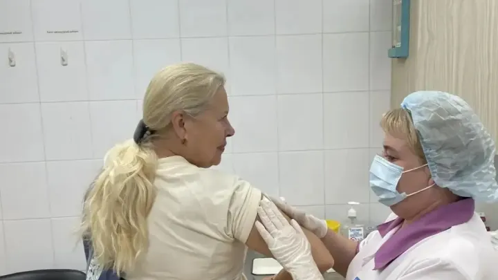 Более 300 сотрудников Госпиталя ветеранов привились от гриппа до начала сезона — Ульяновск Сейчас