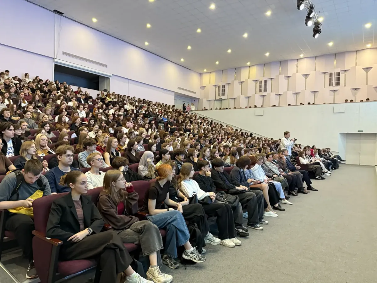 В УлГПУ церемония поднятия флага открыла новую учебную неделю