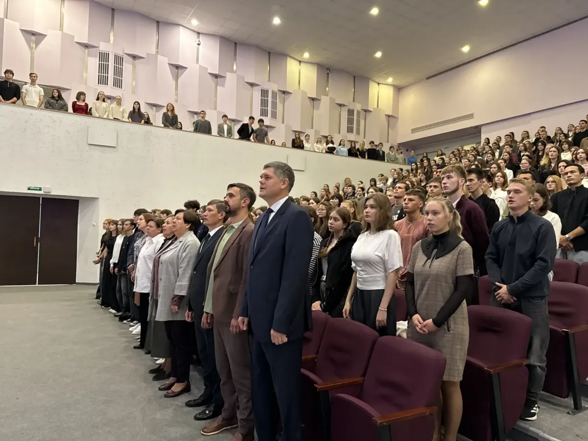 В УлГПУ церемония поднятия флага открыла новую учебную неделю
