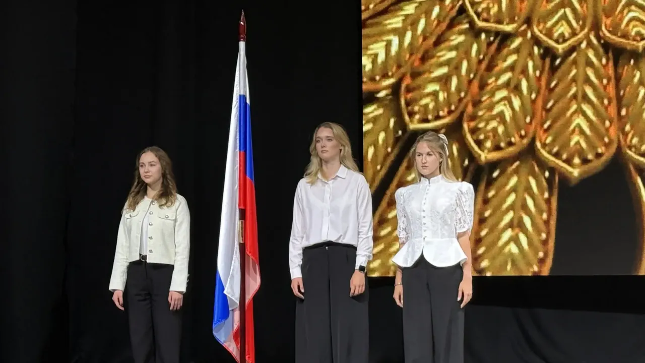 В УлГПУ церемония поднятия флага открыла новую учебную неделю — Ульяновск Сейчас