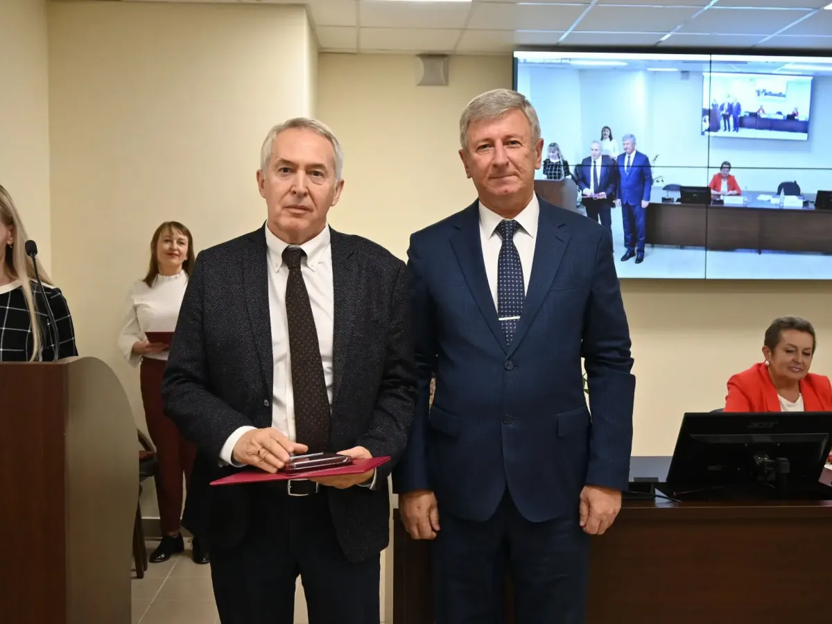 В регионе обсудили развитие службы помощи матери и ребенку и наградили медработников